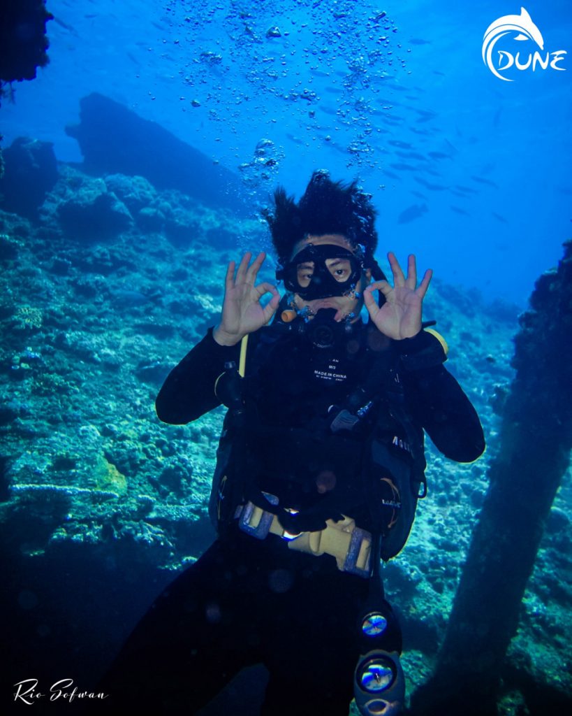 Take A Scuba Diving Vacations for Beginners with Dive Center